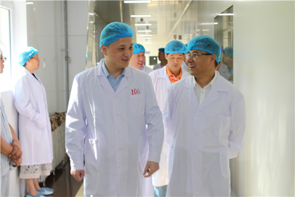 集團(tuán)領(lǐng)導(dǎo)沈波一行赴赤峰蒙欣藥業(yè)、艾克制藥調(diào)研